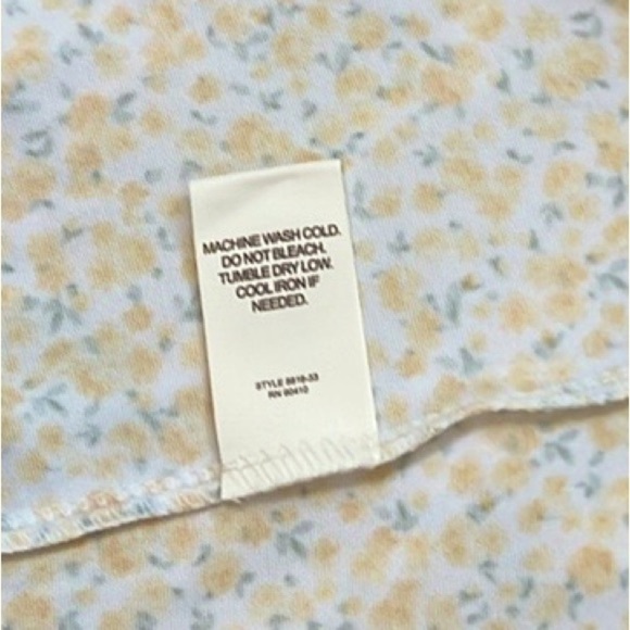 Laura Ashley - ‘Yellow Flowers’ nightgown. Very Soft. SZ: M,L,XL. NWT - Picture 6 of 6